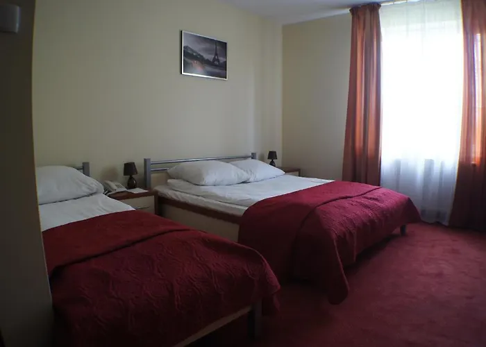 Отель Yuca Лодзь